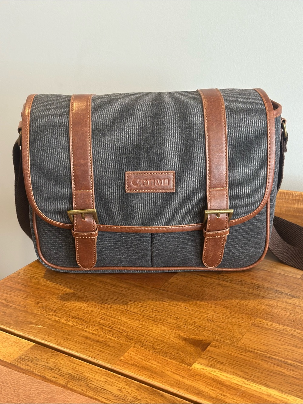 Canon 1000SR Premium Medium Camera Gadget/Accessories Bag.